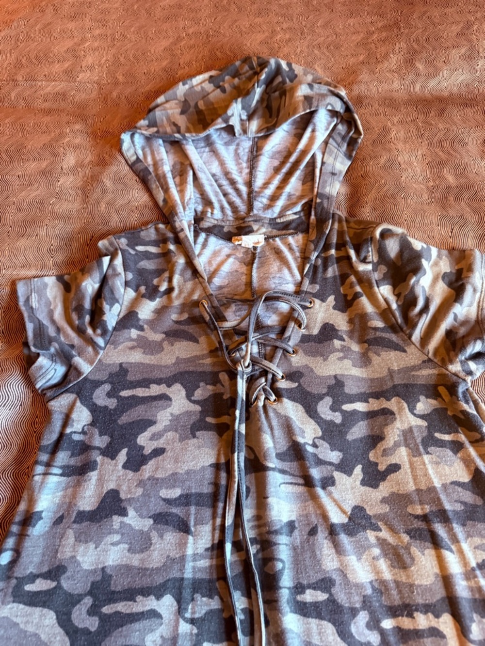 Hem & Thread Neutral Camo Hooded Lace-Up Shift Dress - Picture 7 of 9